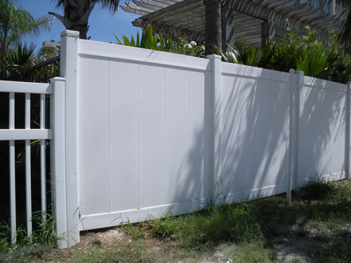 How to Repair Vinyl Fence Options: From Cracks to Snaps [UPDATED 2024]