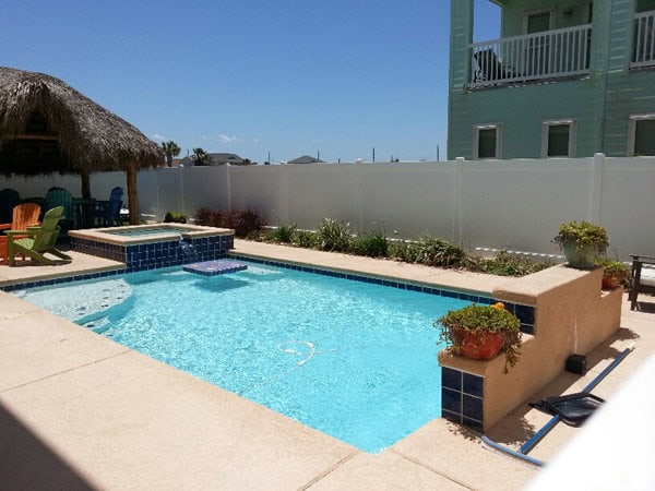 Why a Vinyl Pool Fence Is the Best Choice for Your Backyard
