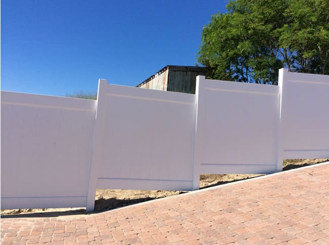 Five Reasons to Invest in a Vinyl Privacy Fence for Your Home
