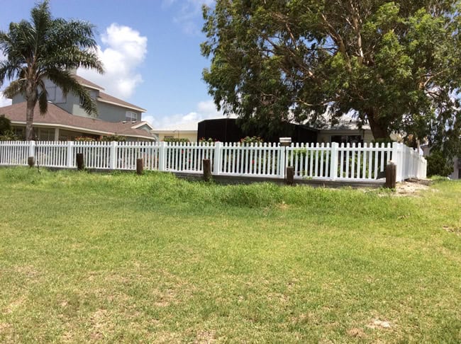 Vinyl Lattice Fence: A Stylish and Functional Choice for Your Yard