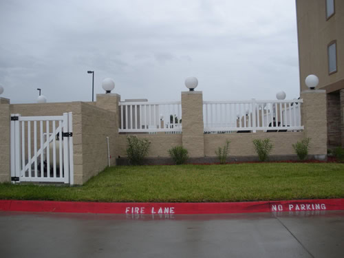 how much concrete per fence post