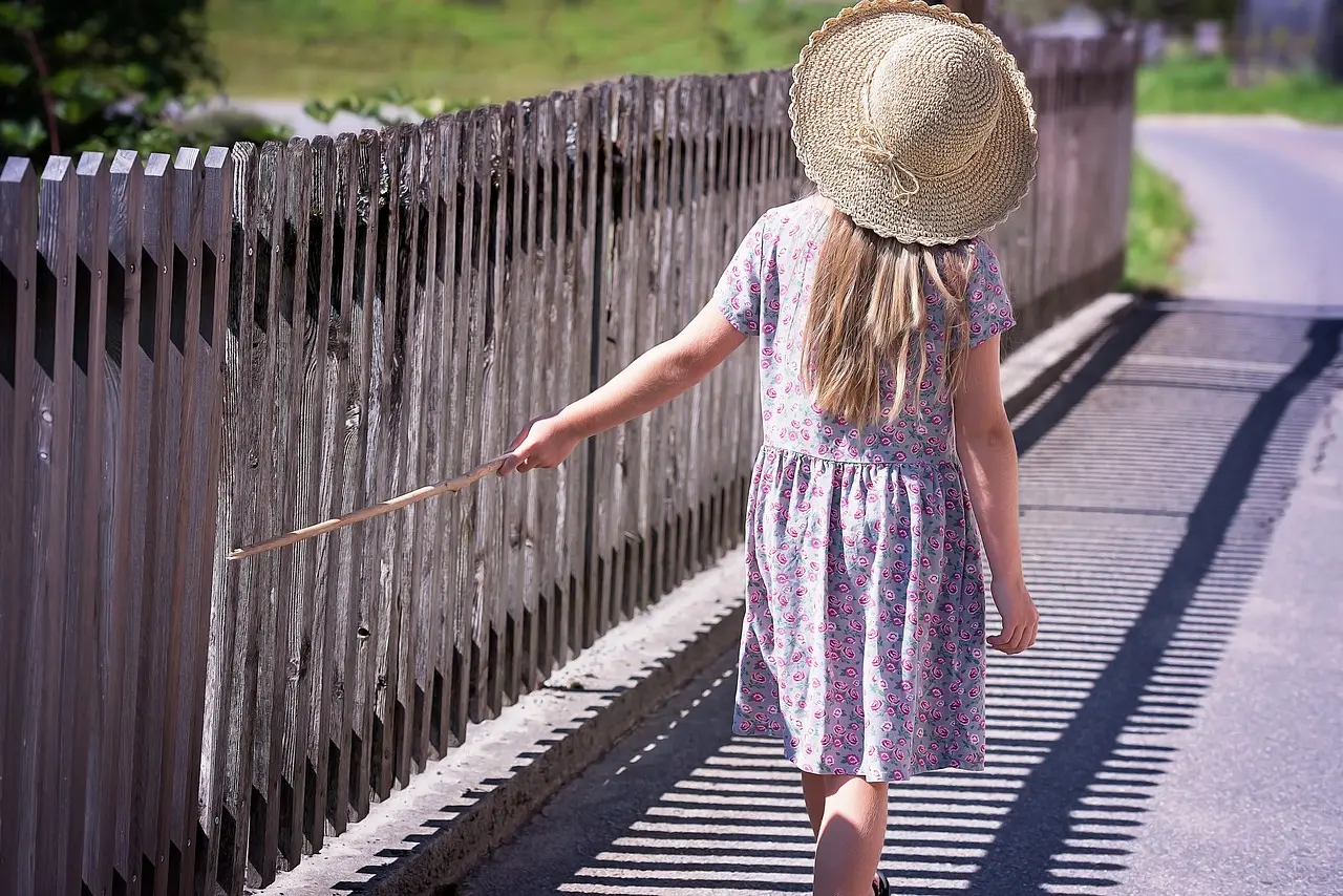 Featured image for “Vinyl vs Composite Fences: Which Lasts Longer?”